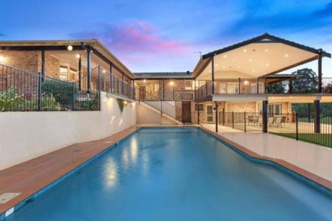 Capturing Breathtaking Retreat! - Pubs and Clubs 0