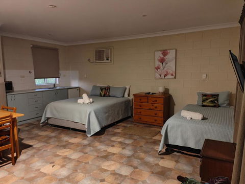 Carmila Caravan Park & Cabins - Pubs and Clubs 4