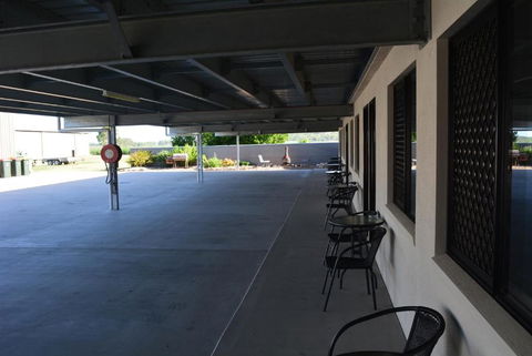 Carmila Sands Motel - Pubs and Clubs 1