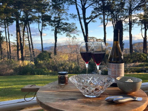 Carramar House, In The Amphitheatre Of Nature - Pubs and Clubs 3