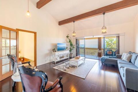 Casa Carinho, 24 Wallawa Rd - Spectacular Water Views, Pet Friendly, Air Con And Wi-Fi - Pubs and Clubs 2