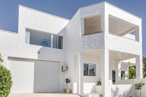 Casa Blanca - Pubs and Clubs 1