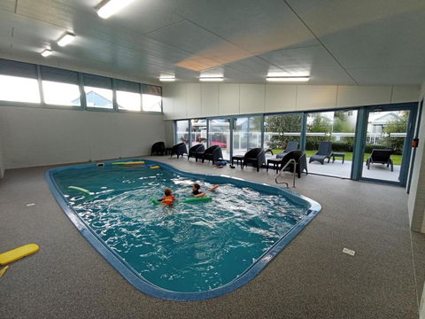 Captains Cove 1st Floor Spa Luxury Apartments - Free Netflix - Pubs and Clubs 3