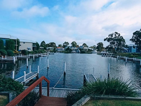 Captains Cove 1st Floor Spa Luxury Apartments - Free Netflix - Pubs and Clubs 2