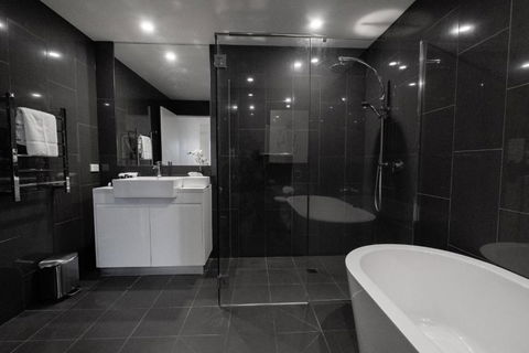 CBD Apartments By The International - Pubs and Clubs 4