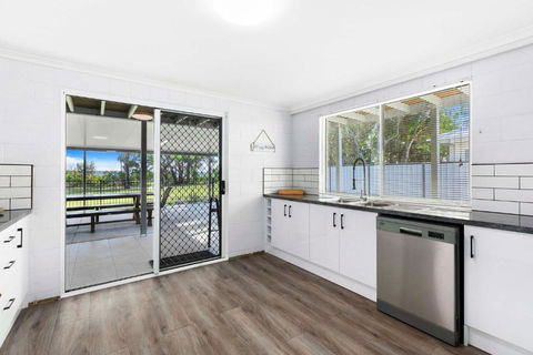 Casa Del Mare - Pubs and Clubs 4