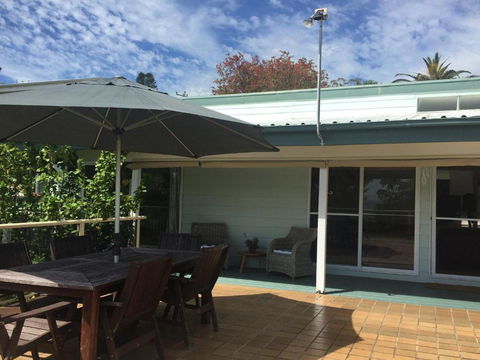 Castaways Beachfront House - Pubs and Clubs 1