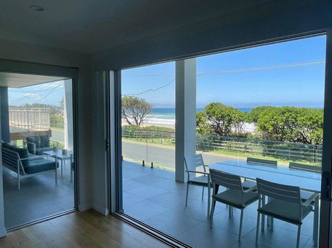 Catalina Luxe Beachfront Ocean View Old Bar Beach - Pubs and Clubs 1