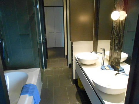 CBD ARTments In Cultural Precinct - Pubs and Clubs 2