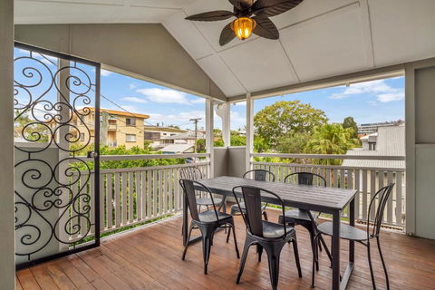 Cedar Street Lodge Upper 3BR2bath Pets - Pubs and Clubs 0