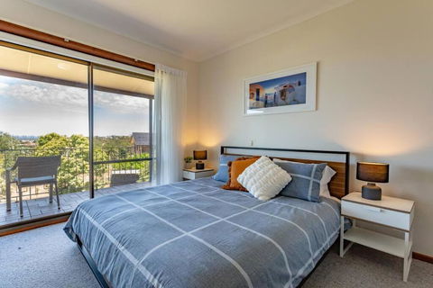 Celestial Heights - Stunning Views Of City & Bay - Pubs and Clubs 2