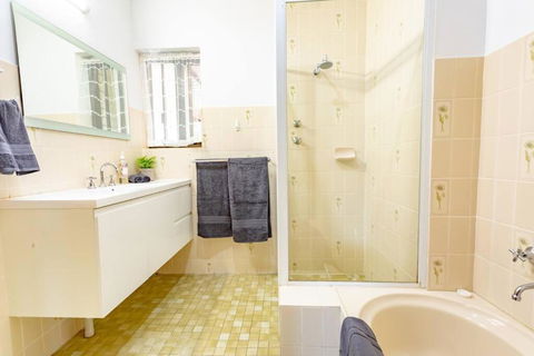 Celestial Heights - Stunning Views Of City & Bay - Pubs and Clubs 4