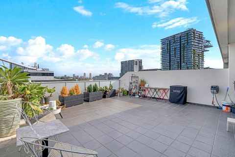 Central 4BR Duplex Apt With Terrace In Ultimo - Pubs and Clubs 2