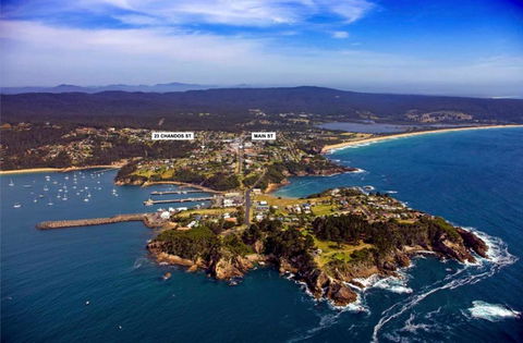 Central Beach House On Chandos - Pubs and Clubs 0