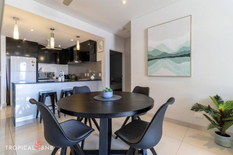 Central City 3 Bed Apt, Pool, 2 Free Secured Parks - Pubs and Clubs 3