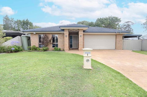 Central Coast Guest House - Pubs and Clubs 0