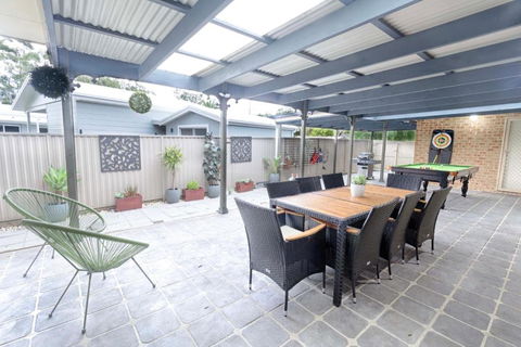 Central Coast Guest House - Pubs and Clubs 1