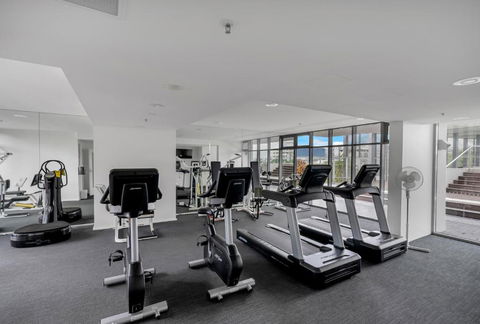 Central Haven Couples Retreat At Harbour Lights - Pubs and Clubs 4