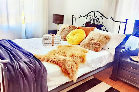 Central Located 4BR Home With Rumpus & King Bed In The Heart Of Melbourne - Pubs and Clubs 1