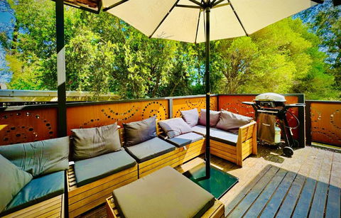 Central Located 4BR Home With Rumpus & King Bed In The Heart Of Melbourne - Pubs and Clubs 2