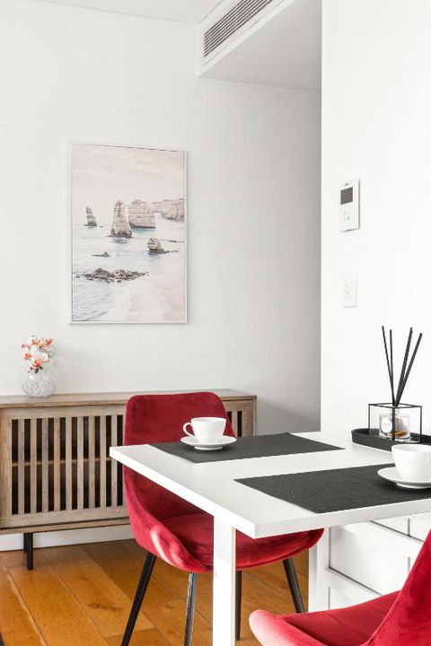 Central, Modern 1 Bedroom With Air-con & Balcony - Pubs and Clubs 3