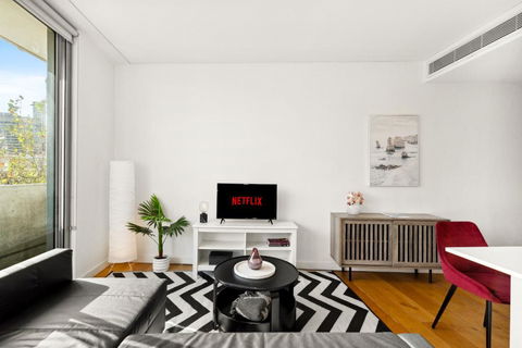 Central, Modern 1 Bedroom With Air-con & Balcony - Pubs and Clubs 1