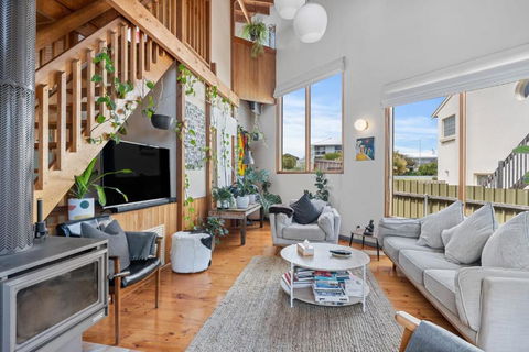 CHALET MOMA Port Elliot - BYO Linen - For Lovers Of Different - Pubs and Clubs 0