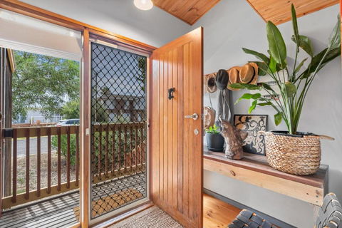 CHALET MOMA Port Elliot - BYO Linen - For Lovers Of Different - Pubs and Clubs 4