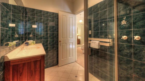 Chalets Lumineux - Pubs and Clubs 4