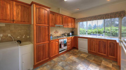 Chalets Lumineux - Pubs and Clubs 2