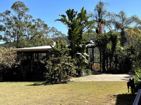 Charity Creek Retreat - Pubs and Clubs 4