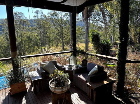 Charity Creek Retreat - Pubs and Clubs 3