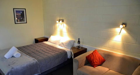 Charles Sturt Motor Inn - Pubs and Clubs 0