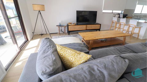 Charlottes Rhapsody - Pubs and Clubs 1