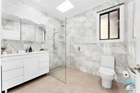 Charming 3-Bedroom House In Beacon Hill - Pubs and Clubs 2