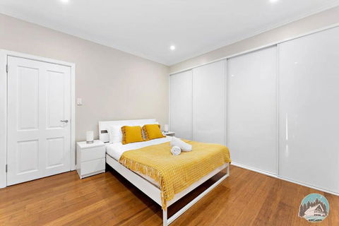 Charming 3-Bedroom House In Beacon Hill - Pubs and Clubs 4