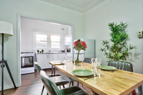 Charming 3 Bedroom On The Edge Of Downtown Glebe - Pubs and Clubs 2