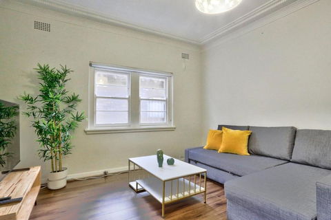 Charming 3 Bedroom On The Edge Of Downtown Glebe - Pubs and Clubs 1