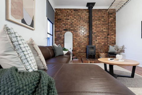 Charming Cottage Near The City With Parking - Pubs and Clubs 3