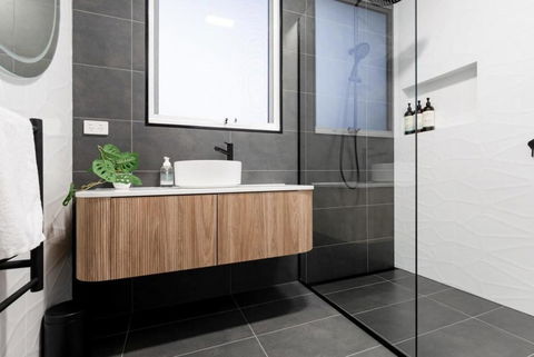 Charming Cottage Near The City With Parking - Pubs and Clubs 2