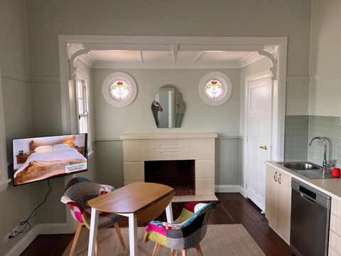 Charming Lismore Townhouse - Pubs and Clubs 2