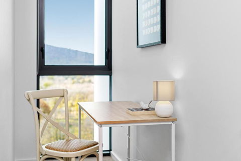 Central 2-Bed With Gym, BBQ & Stunning Views - Pubs and Clubs 2