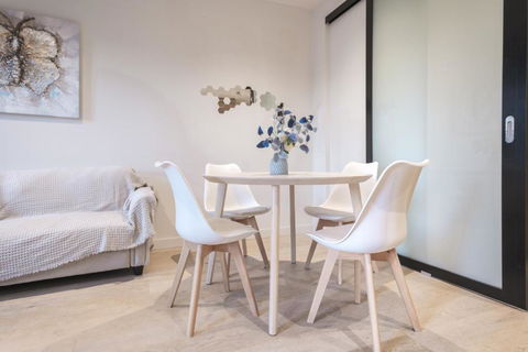 Central Melbourne 1br1ba Apt With Balcony - Pubs and Clubs 4