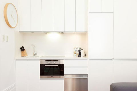 Charming Studio With Balcony In Inner-City Glebe - Pubs and Clubs 2