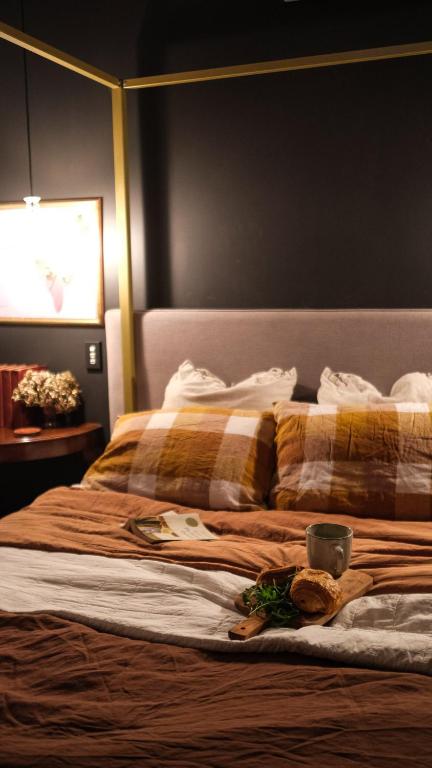 Charming Vintage Flat Near Newtown. 11am Checkout. - Pubs and Clubs 1