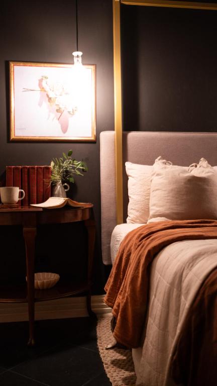 Charming Vintage Flat Near Newtown. 11am Checkout. - Pubs and Clubs 0