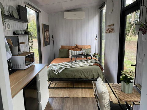 Charmingly Tiny By Tiny Away - Pubs and Clubs 0