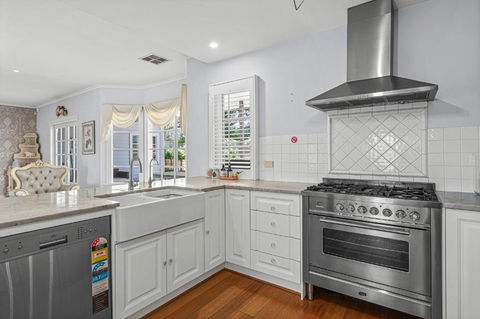 Chateau On Vines - Aldinga - C21 SouthCoast Holidays - Pubs and Clubs 2