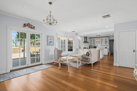 Chateau On Vines - Aldinga - C21 SouthCoast Holidays - Pubs and Clubs 4