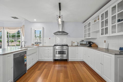 Chateau On Vines - Aldinga - C21 SouthCoast Holidays - Pubs and Clubs 1